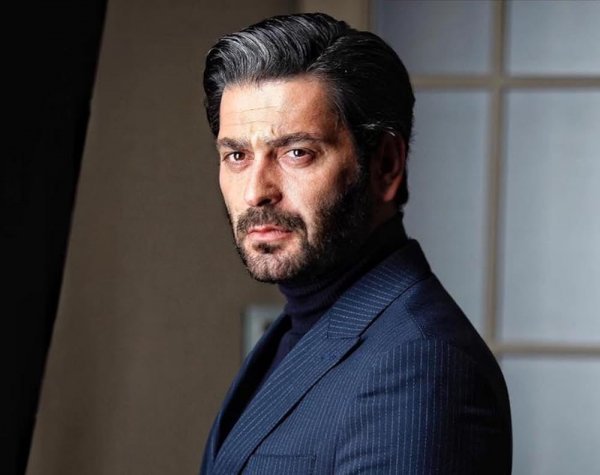  عکس بازیگران سریال ترکی شهر دور