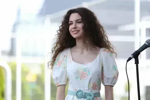  عکس بازیگران سریال ترکی داستان یک شب