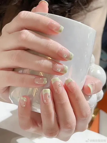  عکس سبز ماچا ناخن