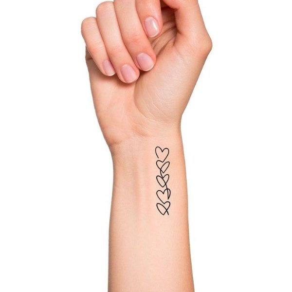  دانلود عکس طرح خالکوبی دخترانه قلب