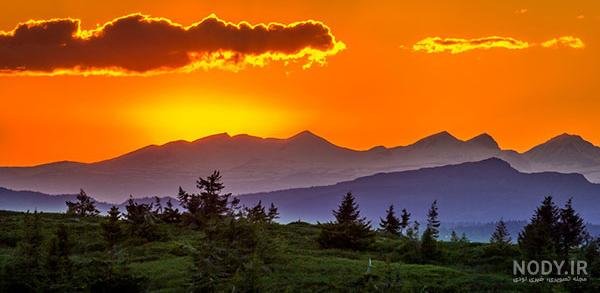 عکس طلوع خورشید از پشت پنجره