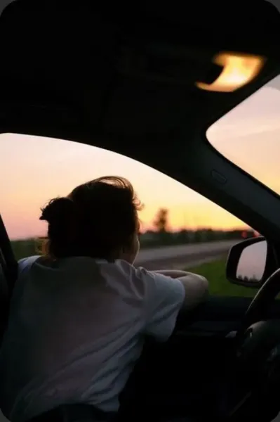  عکس زن غمگین هنری