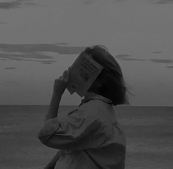  عکس زن غمگین هنری