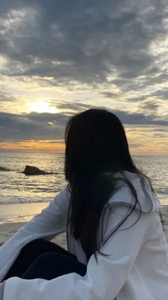  عکس زن غمگین هنری