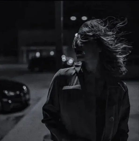  عکس زن غمگین هنری