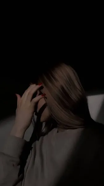  عکس زن غمگین هنری