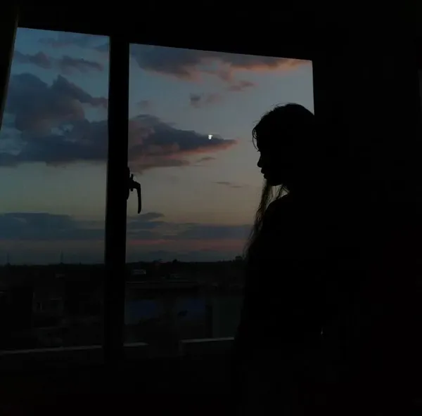  عکس زن غمگین هنری