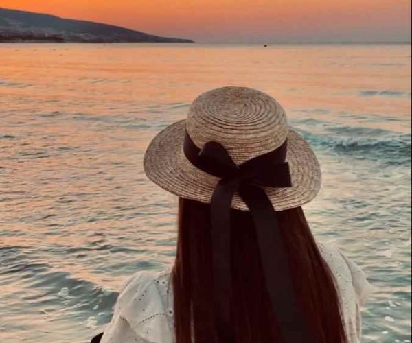  عکس پس زمینه دختر کنار دریا