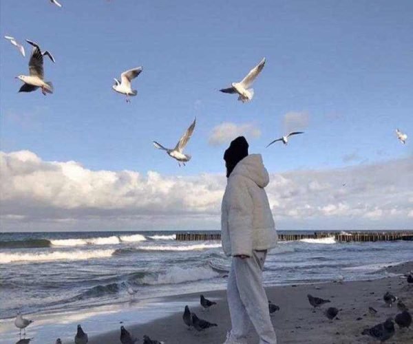  عکس پس زمینه دختر کنار دریا