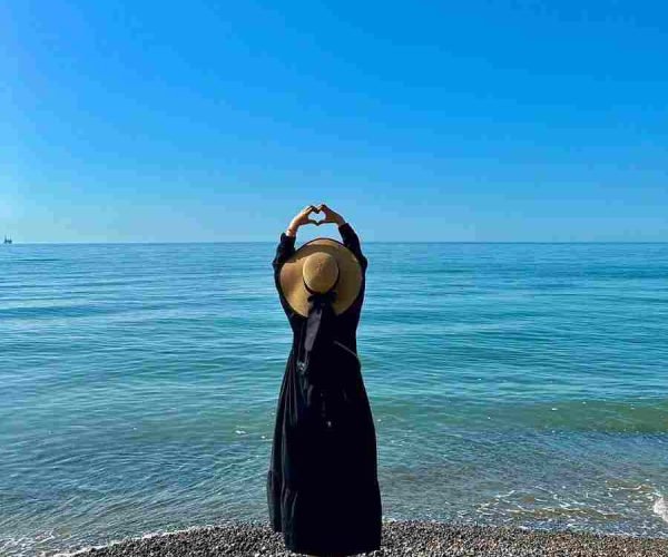  عکس پس زمینه دختر کنار دریا