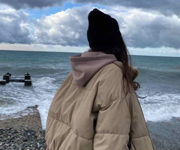  عکس پس زمینه دختر کنار دریا