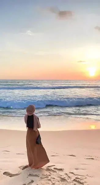  عکس پس زمینه دختر کنار دریا