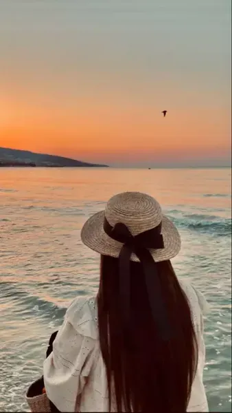  عکس پس زمینه دختر کنار دریا