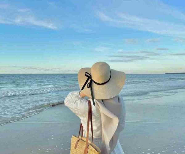  عکس پس زمینه دختر کنار دریا