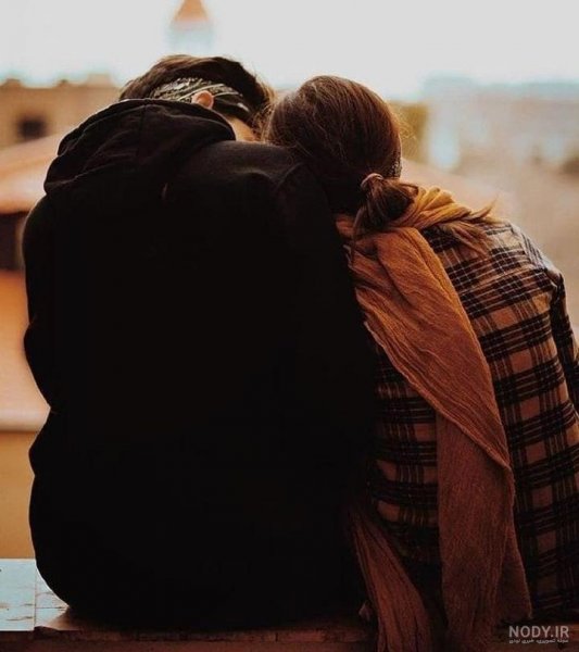  عکس بغل از پشت سر