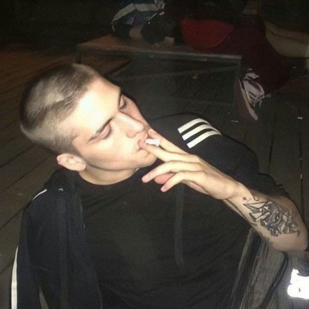  دانلود عکس پسر از نیمرخ با کیفیت