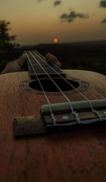  دانلود عکس فانتزی گیتار برای تصویر زمینه