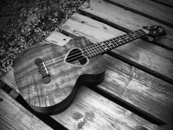 عکس گیتار برای پروفایل پسرانه