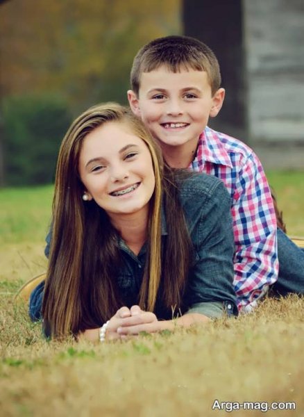  ژست عکس خواهر برادری کودکانه