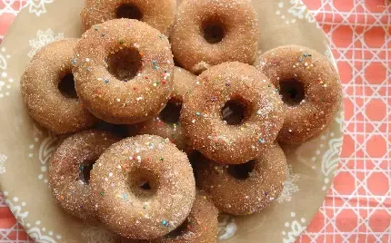  عکس دونات های شیرین و رنگارنگ