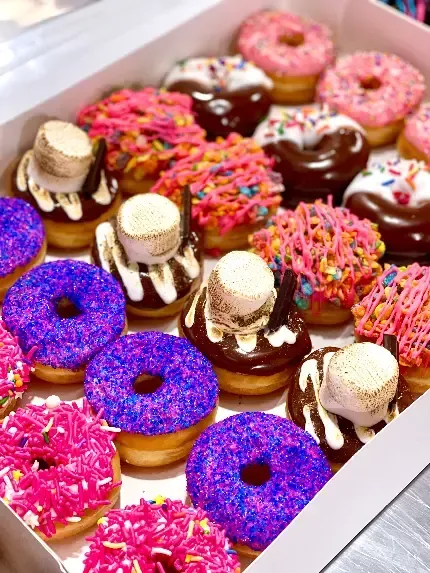  عکس دونات های شیرین و رنگارنگ