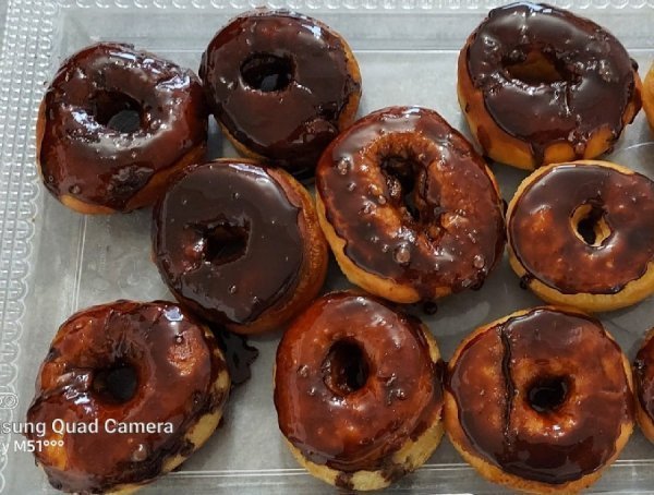  عکس پیراشکی خوشمزه با سس کاکائو