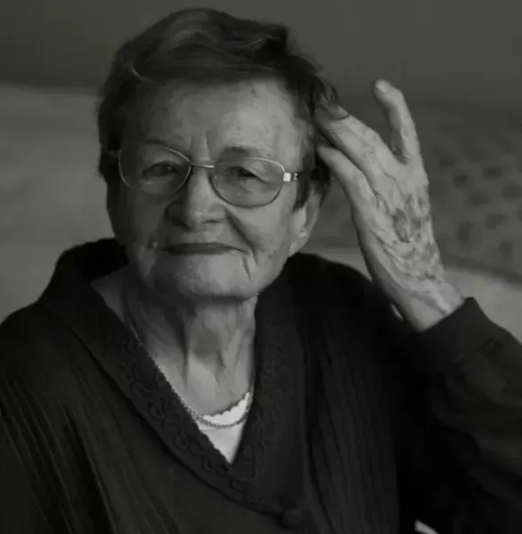  عکس زن پیر زیبا