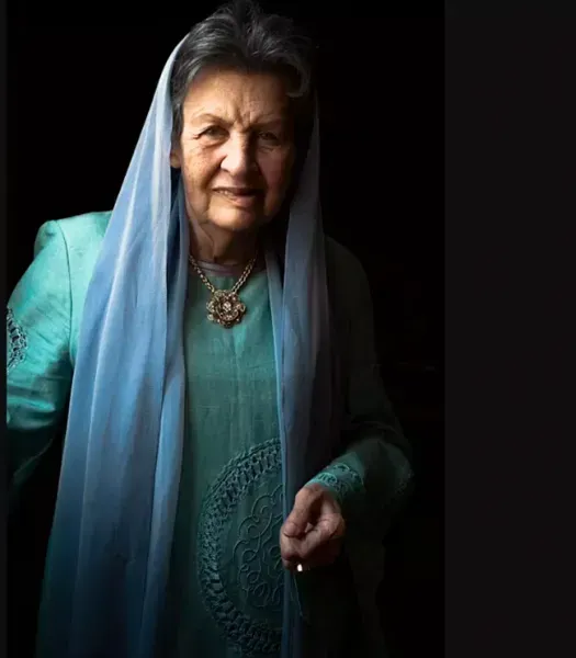  عکس زن پیر زیبا