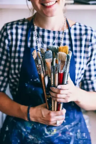  عکس دختر نقاش برای پروفایل