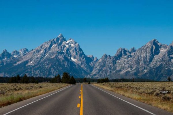 عکس پس زمینه جاده زیبا برای گوشی