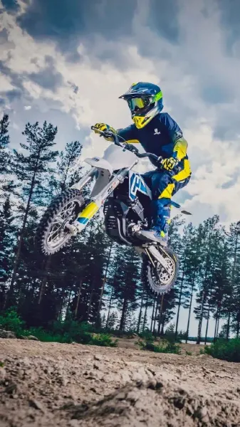  والپیپر موتور با کیفیت 4k