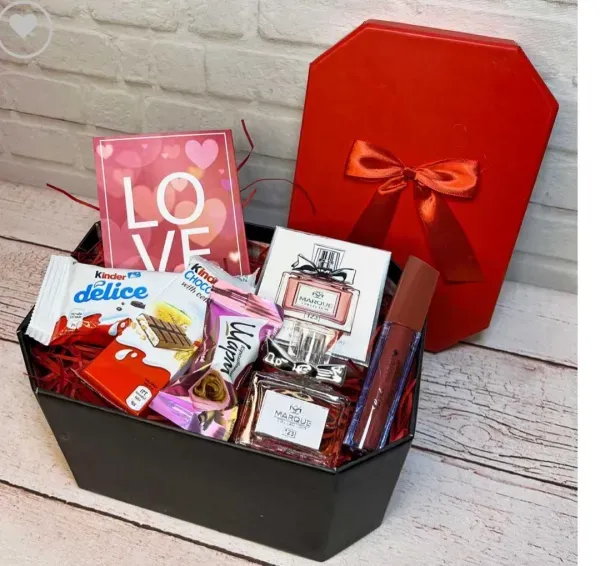  باکس روز دختر کرومی