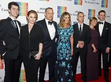  دانلود عکس های تام هنکس بازیگر هالیوود