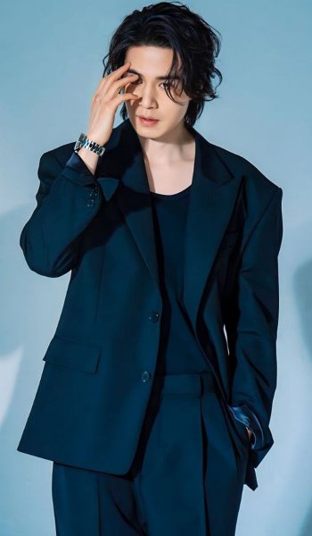 عکس لی دونگ ووک بازیگر کره ای معروف