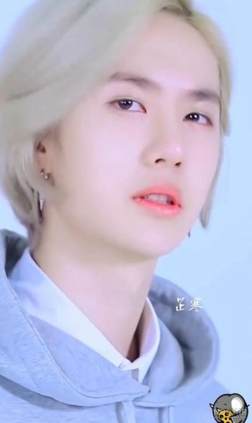  عکس های گیف وانگ ییبو چینی