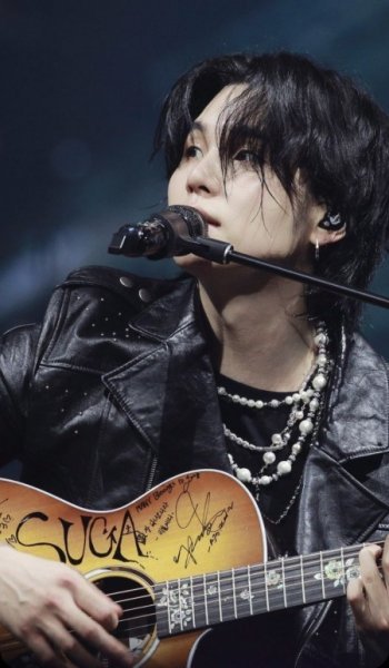  عکس های شوگا در گروه بی تی اس