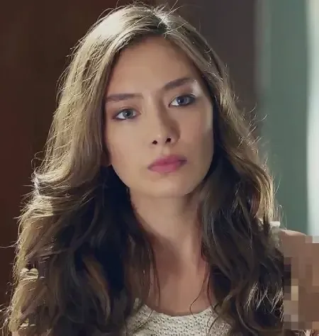  دانلود جدیدترین عکس های نسلیهان آتاگول بازیگر ترک