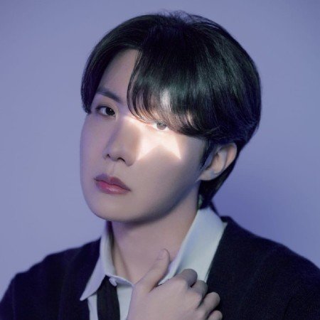 عکس های جی هوپ خواننده گروه بی تی اس (BTS)