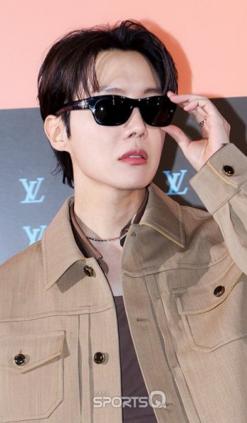  عکس های جی هوپ خواننده گروه بی تی اس (BTS)