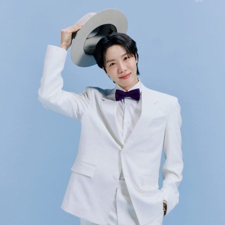  عکس های جی هوپ خواننده گروه بی تی اس (BTS)