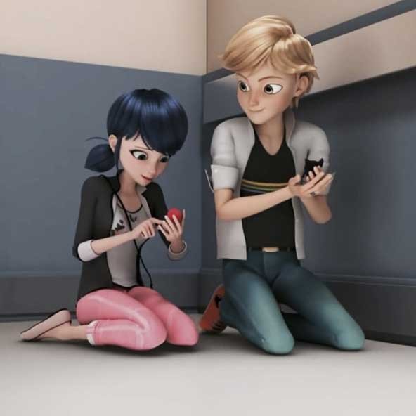  عکس دختر کفشدوزکی و گربه سیاه خفن