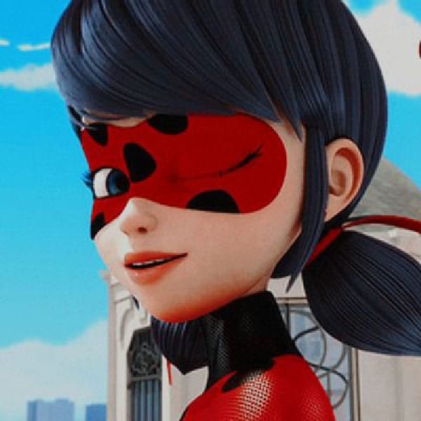  عکس دختر کفشدوزکی زیبا