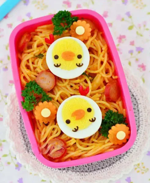 تزیین ماکارونی برای مدرسه پسرانه