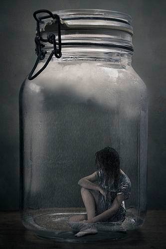  عکس پروفایل دختر تنها و غمگین کنار دریا