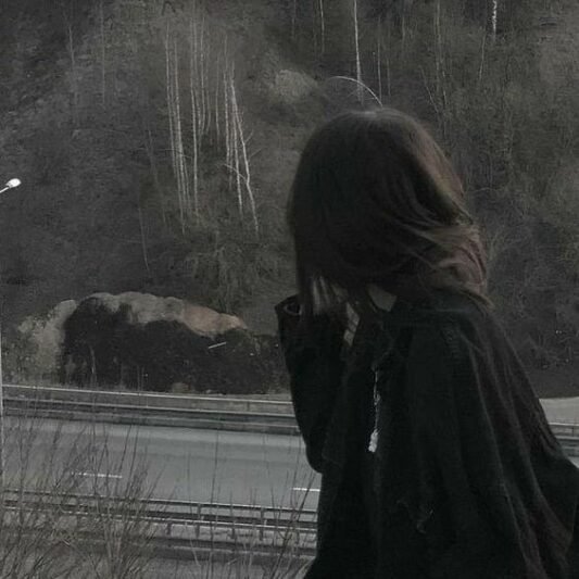  عکس پروفایل دخترانه غمگین سیاه سفید