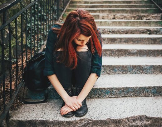  عکس پروفایل دخترانه غمگین سیاه سفید