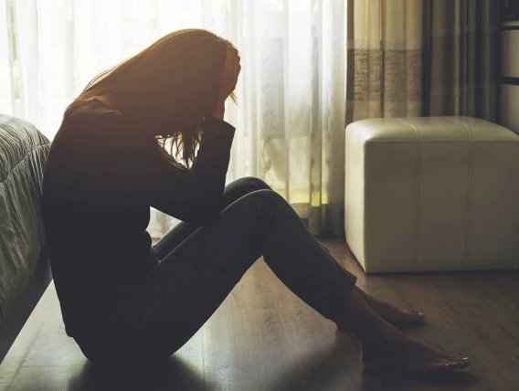  عکس پروفایل دخترانه غمگین سیاه سفید