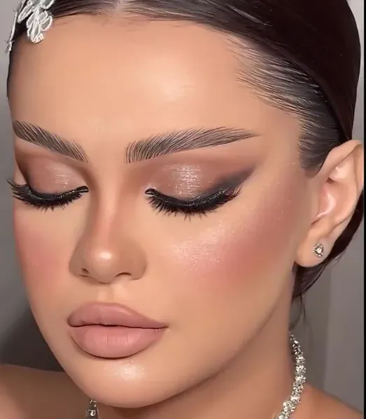  عکس زیباترین مدل آرایش صورت لایت