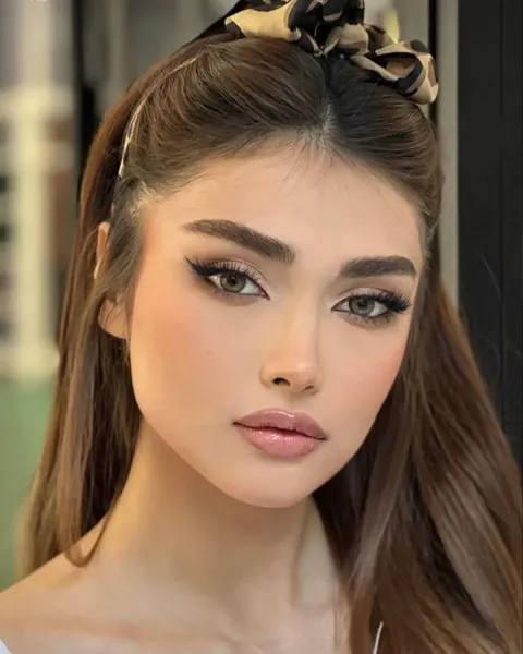  آرایش لایت اروپایی دخترانه جدید