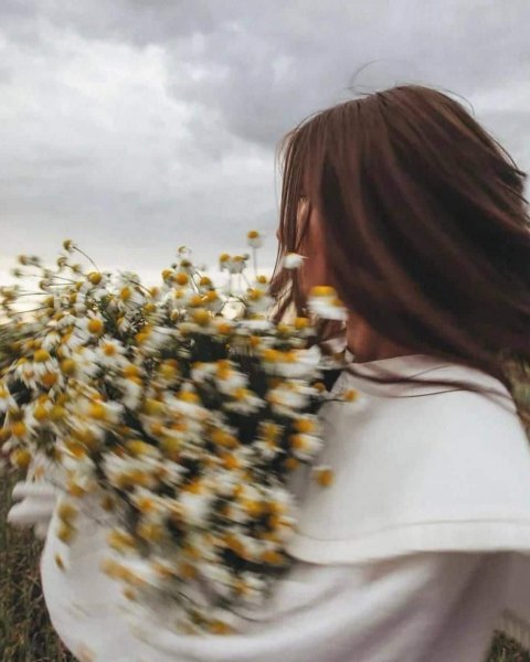  عکس دختر با گل برای پروفایل